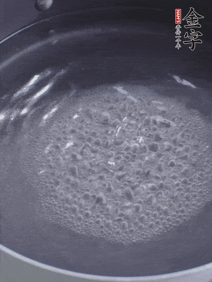 壹号娱乐
酱油肉煮熟切小块。