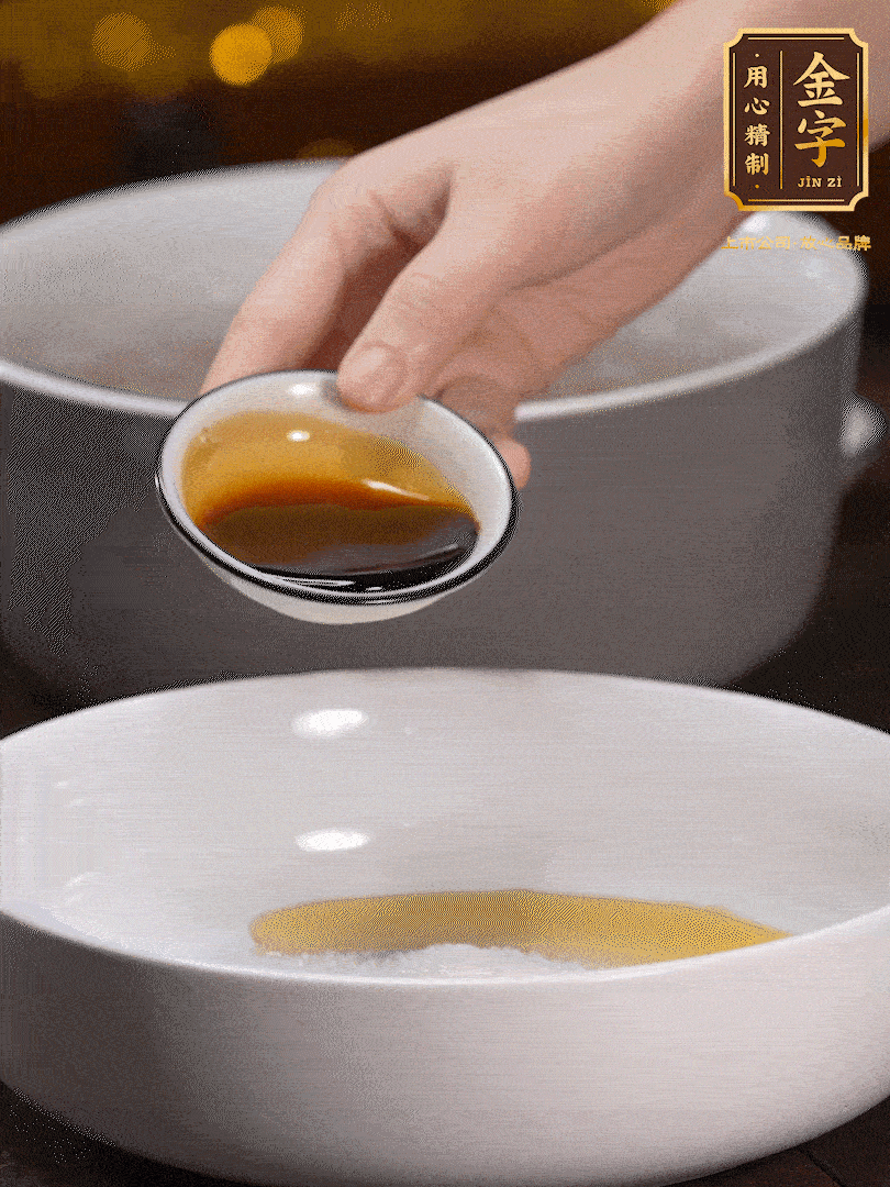 壹号娱乐
卤牛肉切片，黄瓜切丝